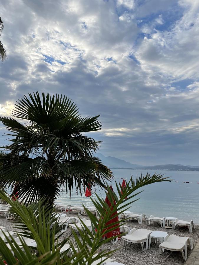 Hotel Azzurro ヘルツェグ・ノヴィ エクステリア 写真