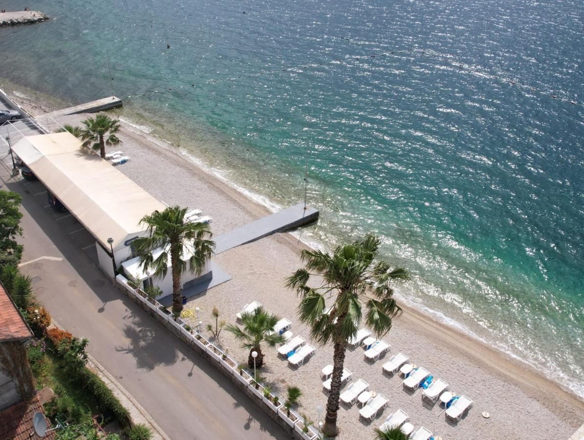 Hotel Azzurro ヘルツェグ・ノヴィ エクステリア 写真