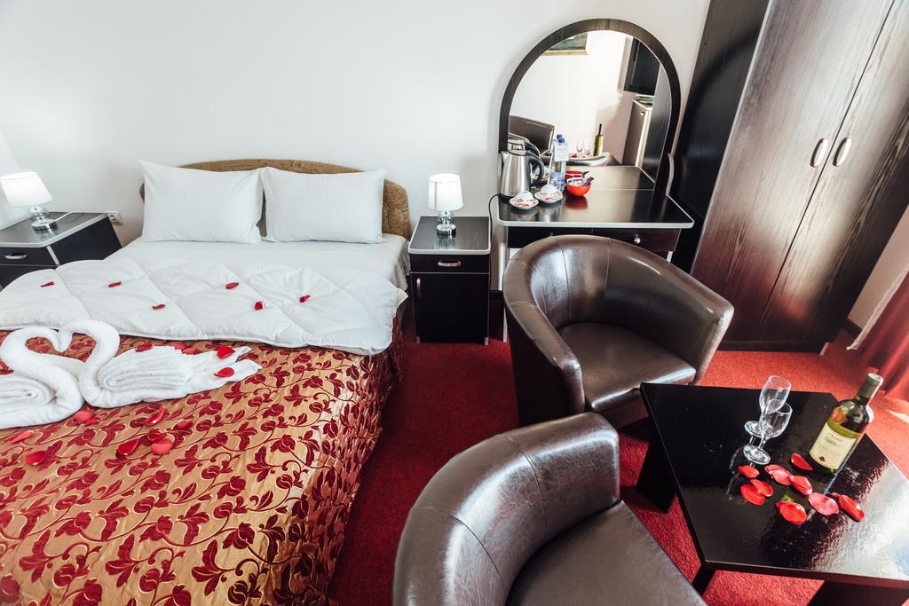 Hotel Azzurro ヘルツェグ・ノヴィ エクステリア 写真
