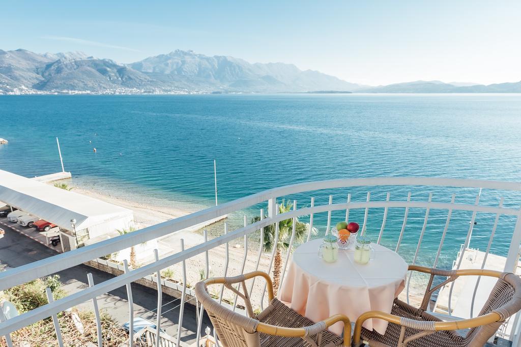 Hotel Azzurro ヘルツェグ・ノヴィ エクステリア 写真
