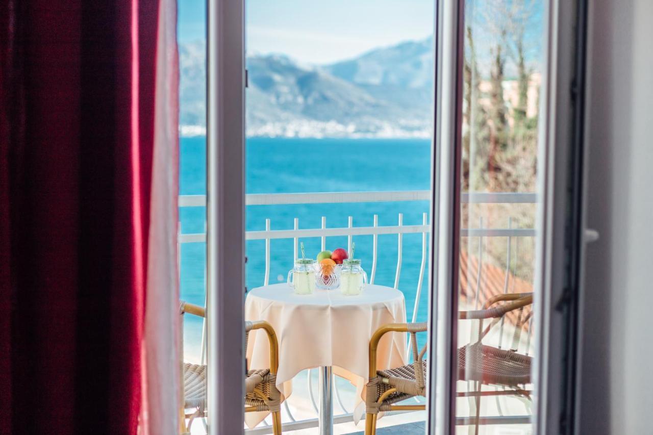 Hotel Azzurro ヘルツェグ・ノヴィ エクステリア 写真