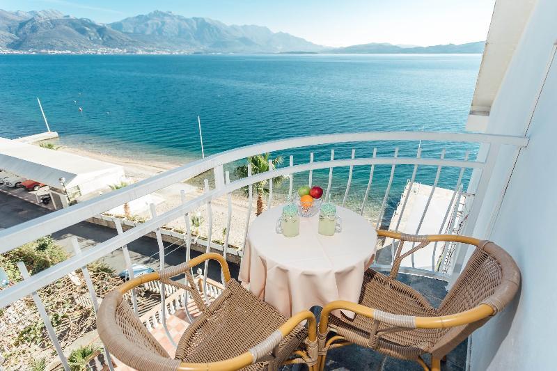 Hotel Azzurro ヘルツェグ・ノヴィ エクステリア 写真