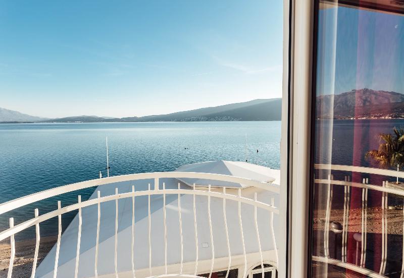 Hotel Azzurro ヘルツェグ・ノヴィ エクステリア 写真
